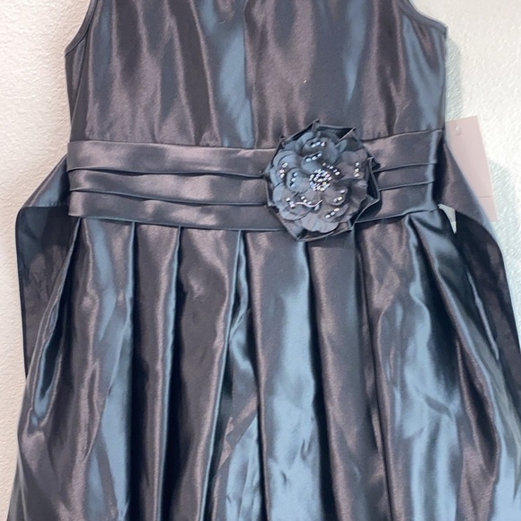 Julia Lee Satin Elegant Black Kids Dress with Floral Accent, knee Lenght Size12 - Picture 5 of 11